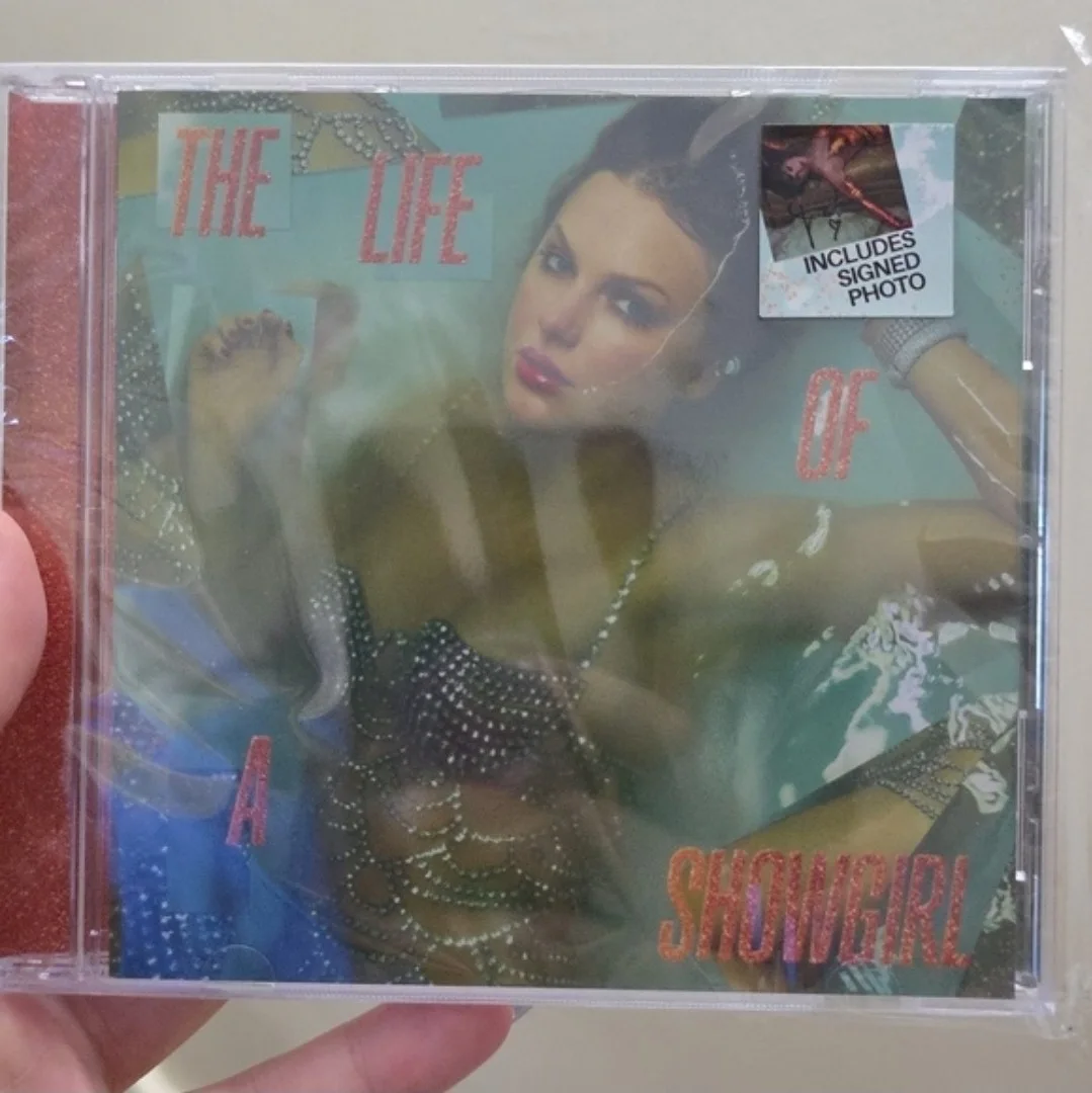 Detached Heart Autographed Taylor Swift The Life of a Showgirl CD New #2, изображение 2