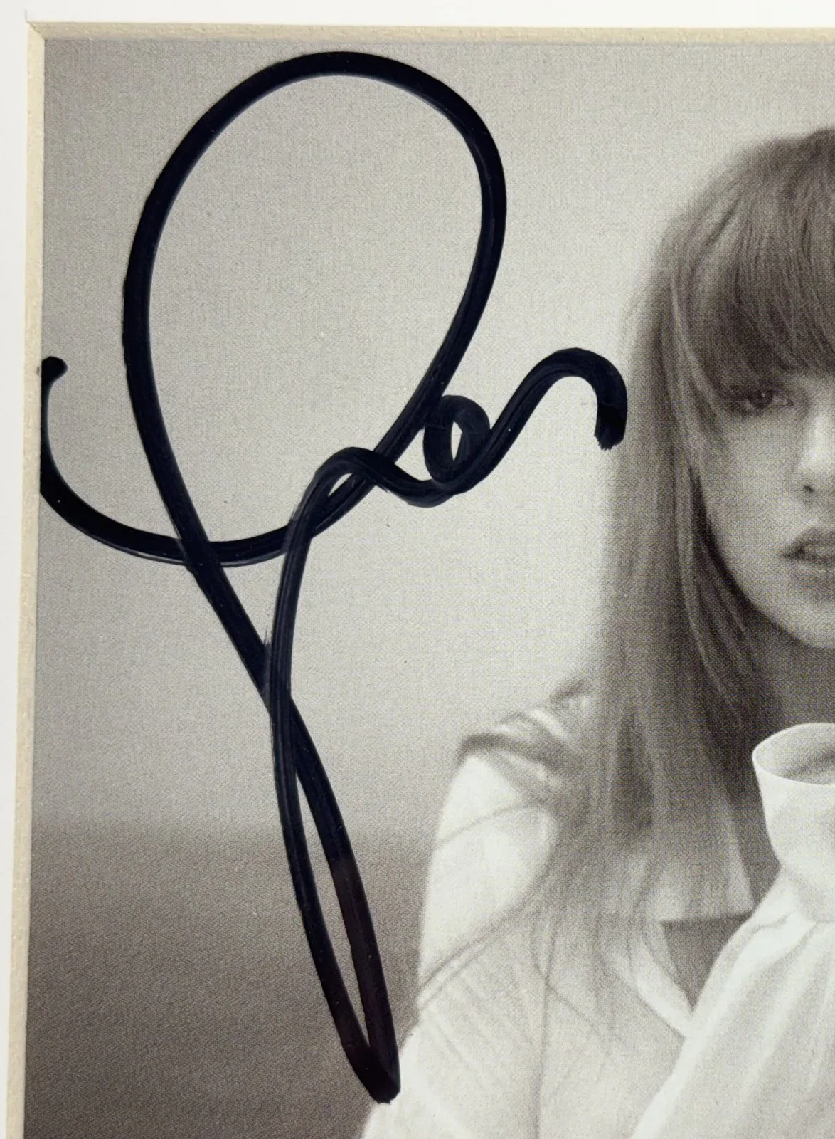 Taylor Swift Signed Framed 16x20 CD Photo Album The Manuscript Auto JSA COA, image 2