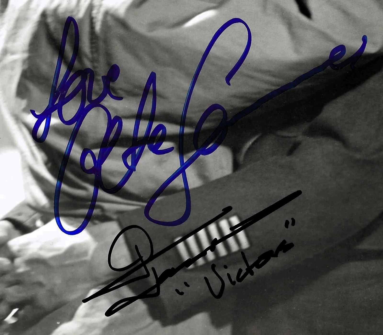 elke sommer, george hamilton — GEORGE HAMILTON & ELKE SOMMER SIGNED in THE VICTORS .. UACC COA 9 ½ x 7 ½ UNIQUE, изображение 2