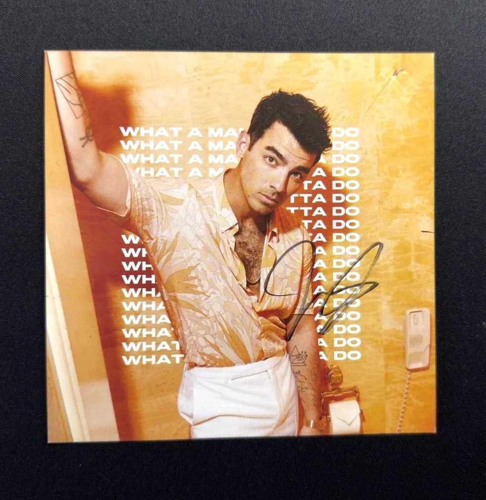 JOE JONAS Signed Autograph CD Booklet What a Man Gotta Do Jonas Brothers, изображение 2