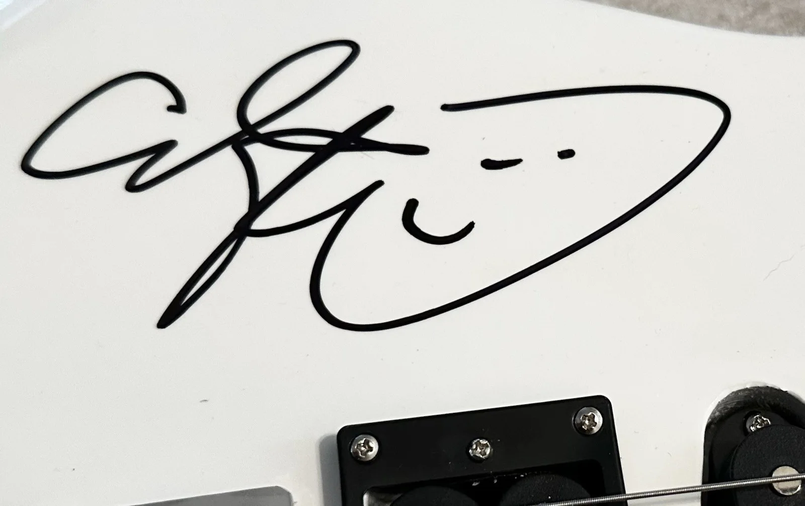 ADAM SANDLER SIGNED ELECTRIC FULL SIZE GUITAR HAPPY GILMORE RACC TRUSTED SELLER, изображение 3