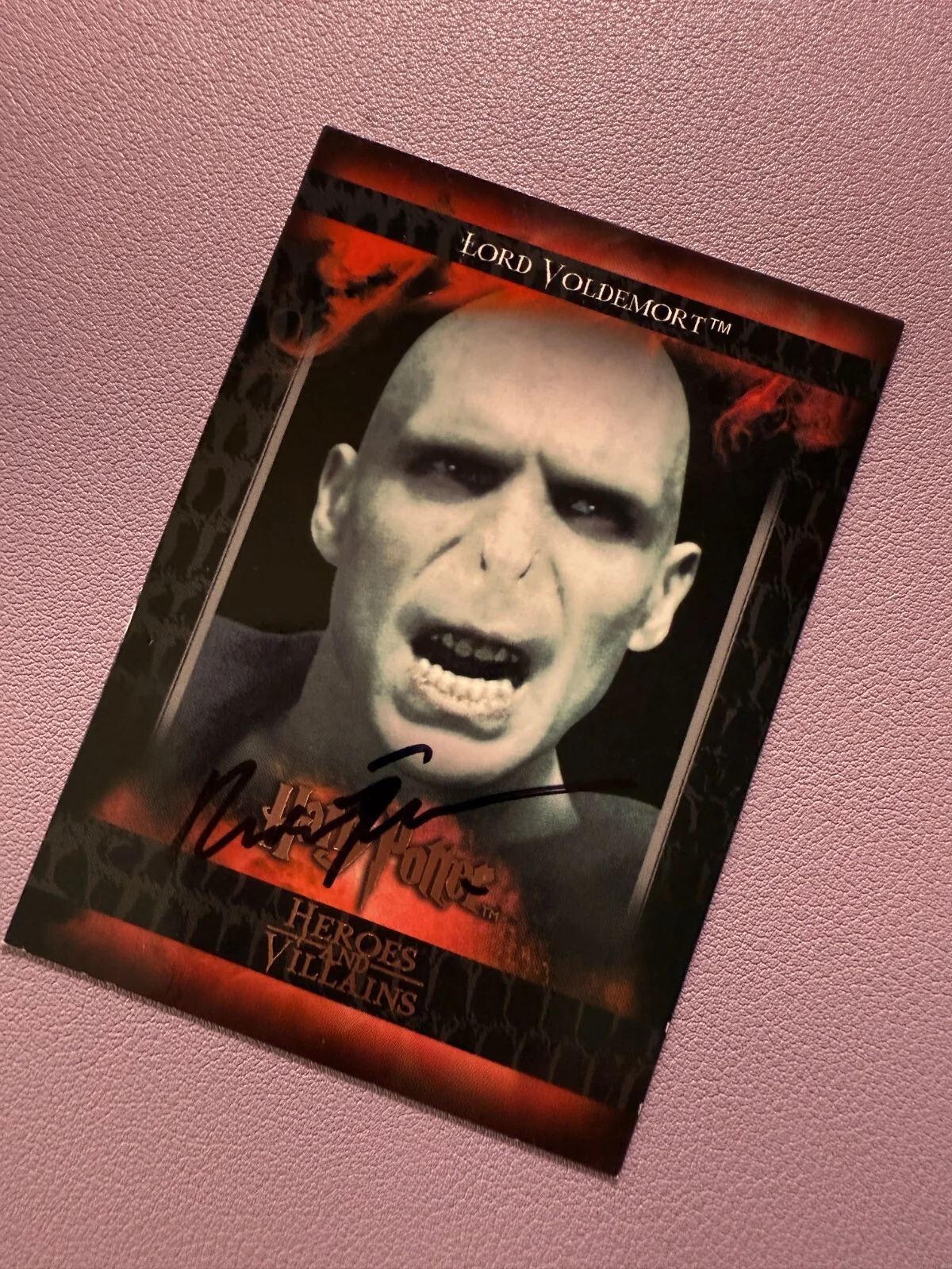 RALPH FIENNES — Ralph Fiennes Signed• Harry Potter:Heroes & Villains #30• Lord Voldemort• w/ COA, image 4