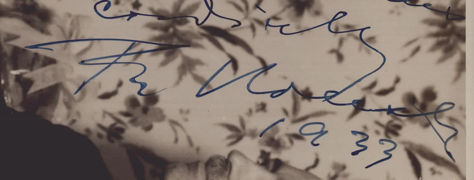 Fritz Kreisler — FRITZ KREISLER - INSCRIBED PHOTOGRAPH SIGNED 1933, image 2