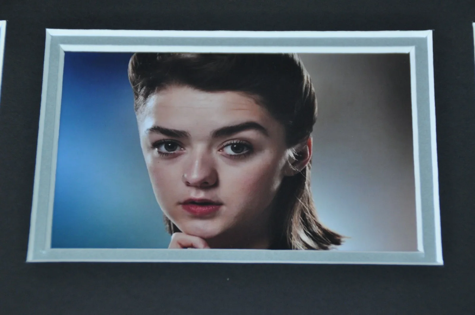 Maisie Williams Signed 16” x 8” Presentation Doctor Who Game Of Thrones With COA, изображение 4