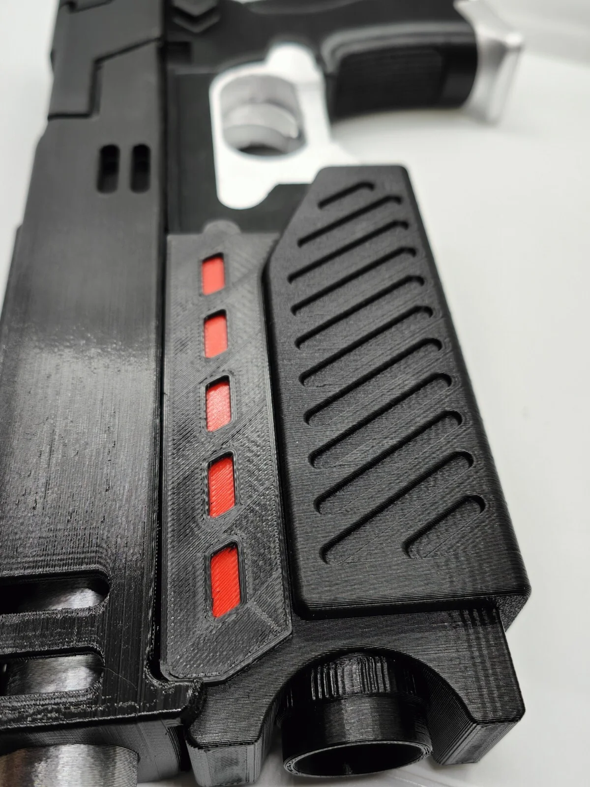 Judge Dredd Lawgiver MK2 Style Prop – 3D Printed & Painted Display Model, image 4