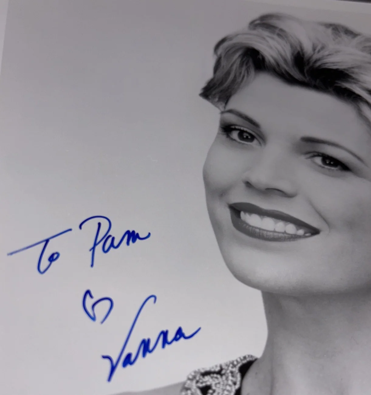 Vanna White Wheel of Fortune Autographed 8x10 Original Photo 1994 KingWorld, изображение 2