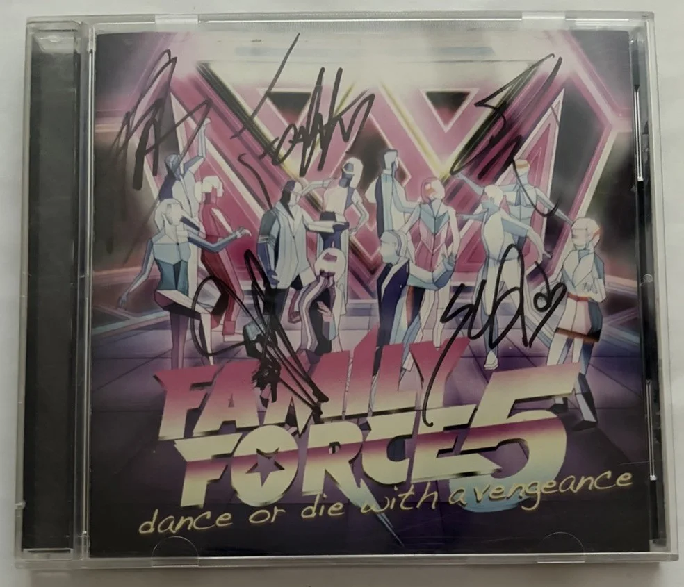 Family Force 5 Dance Or Die With A Vengeance Signed Autographed CD 2009 V.G., изображение 3