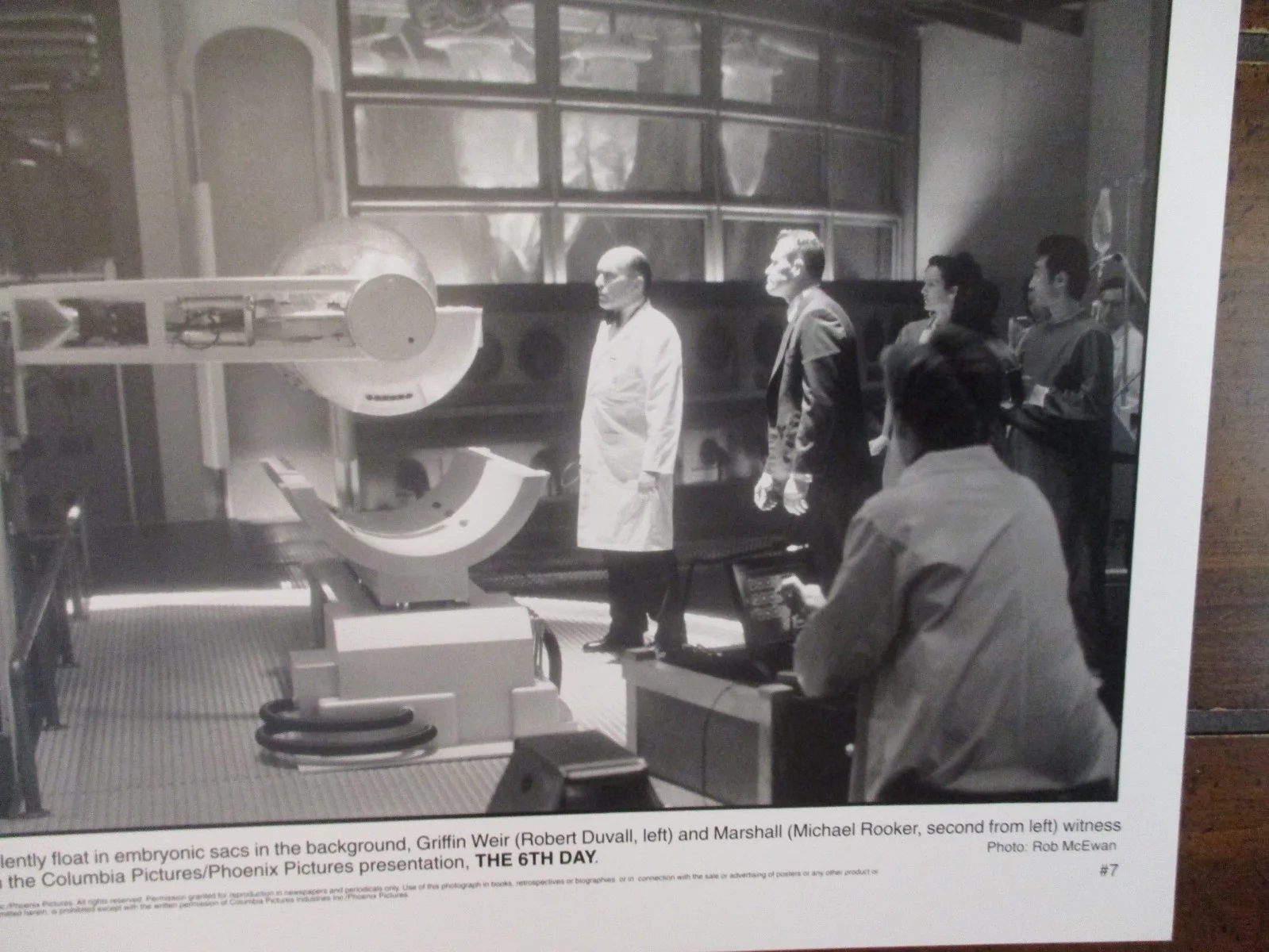 Robert Duvall/Michael Rooker(THE 6TH DAY)2000 10 x 8 Black & White Press Photo, изображение 2