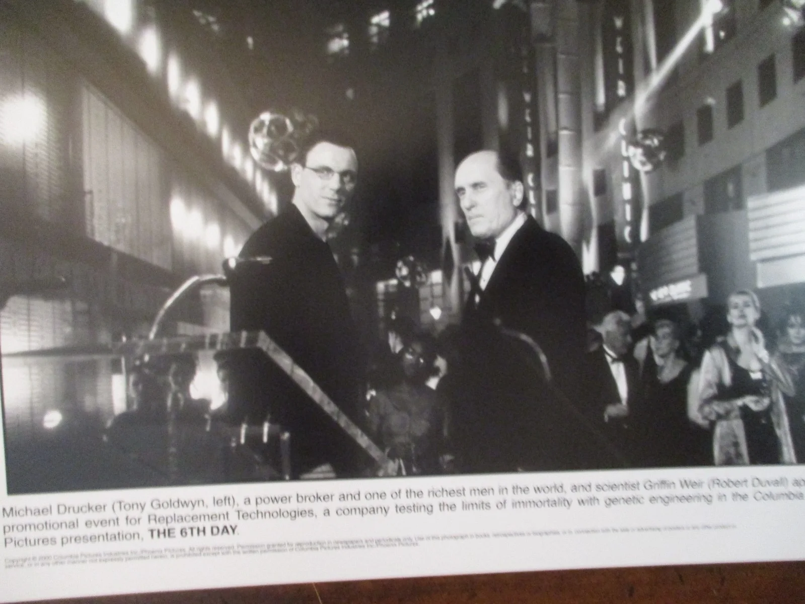Tony Goldwyn/Robert Duvall(THE 6TH DAY)2000 10 x 8 Black & White Press Photo, изображение 2