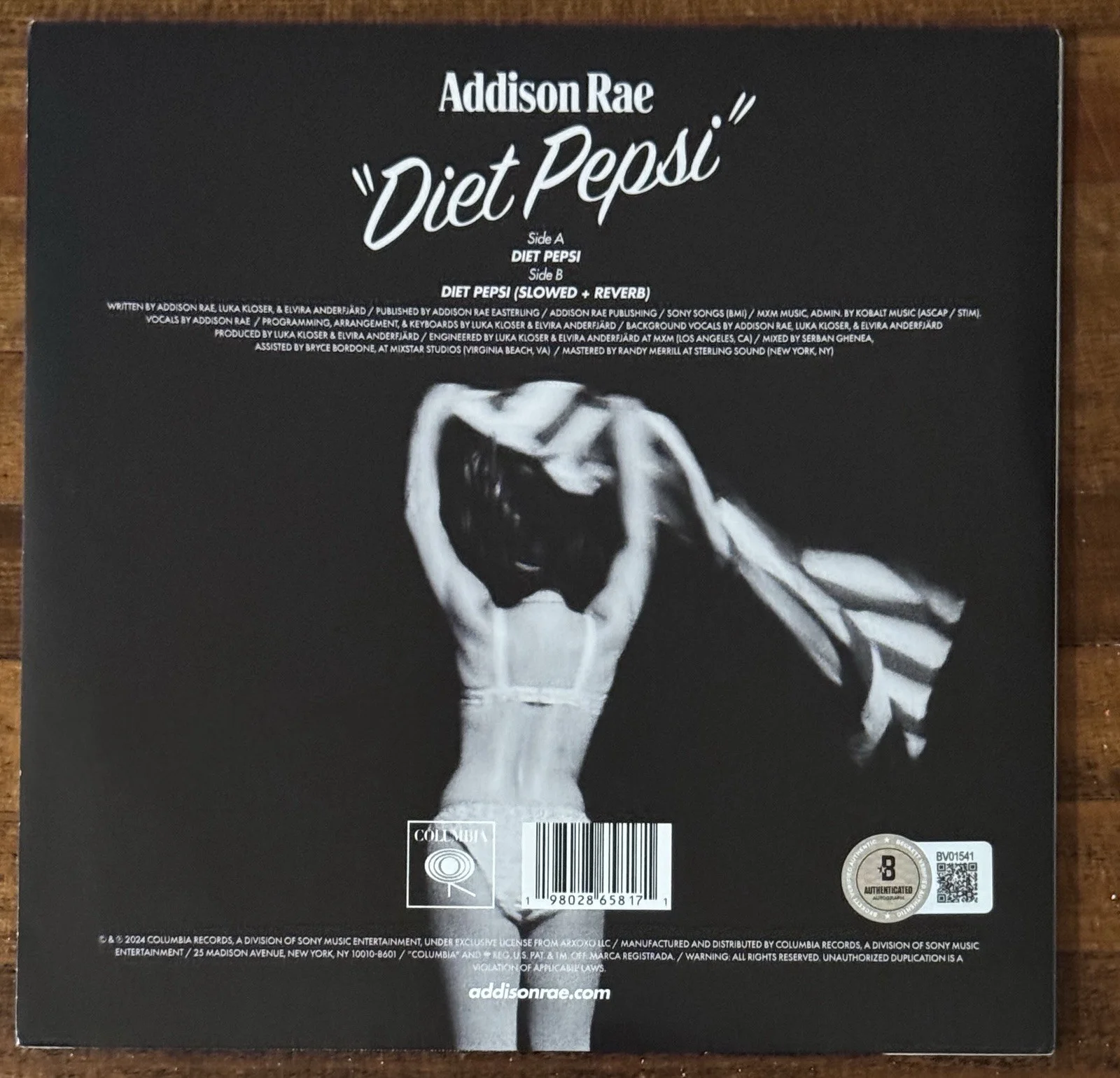 SIGNED AUTOGRAPH Addison Rae Diet Pepsi RED Single Vinyl Cover Beckett BAS COA, изображение 2