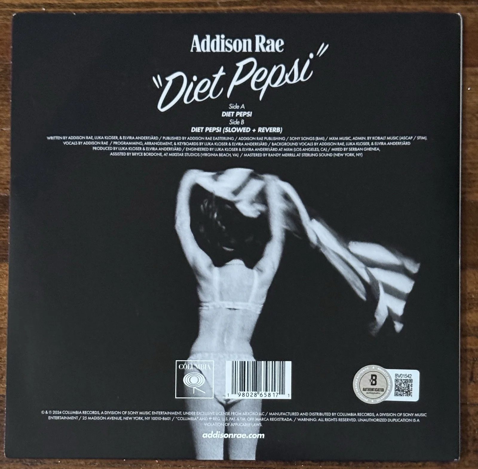 SIGNED AUTOGRAPH Addison Rae Diet Pepsi RED Vinyl Cover Beckett BAS COA, изображение 4