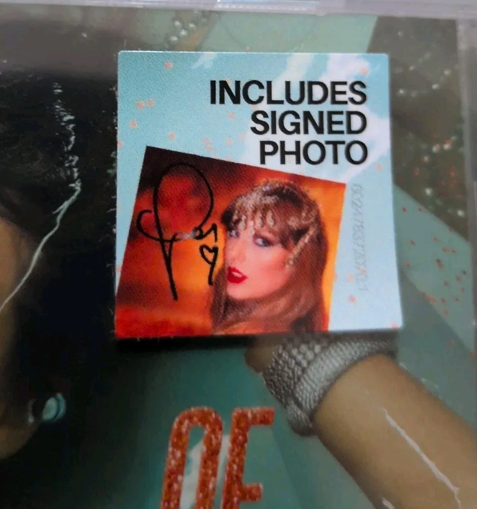 Taylor Swift - The Life of a Showgirl CD + Hand Signed Photo 1 IN HAND SHIPS NOW, изображение 2