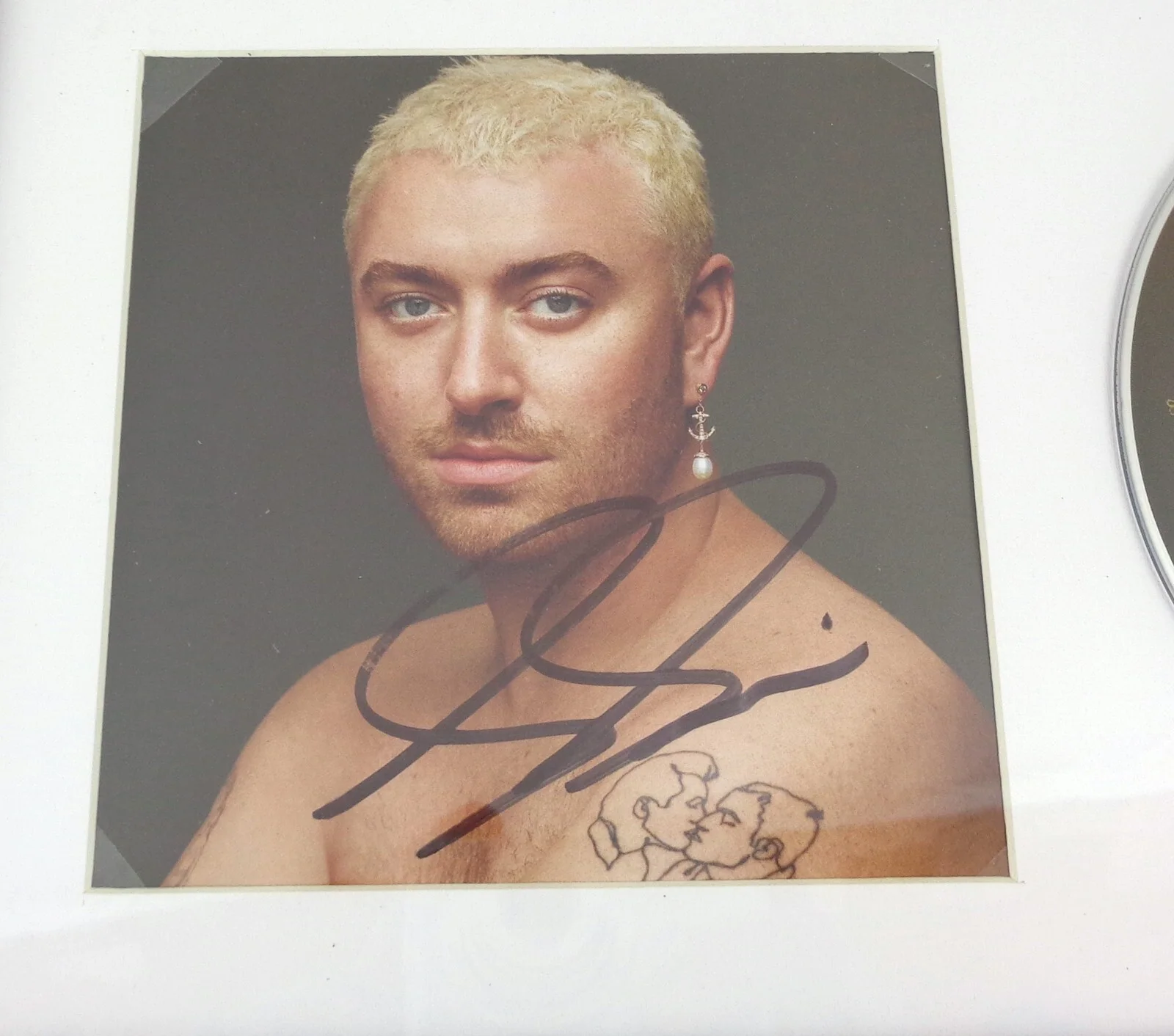 Sam Smith — Sam Smith Signed Autograph Gloria CD Framed PSA/DNA COA, image 2