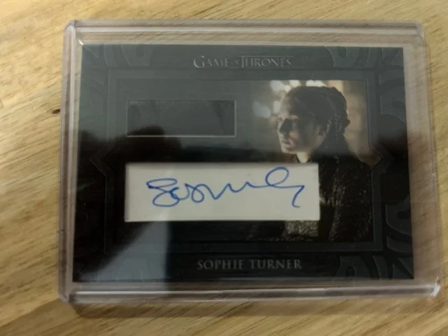 Sophie Turner — Sophie Turner Game of Thrones - Auto Relic Card Piece of Costume