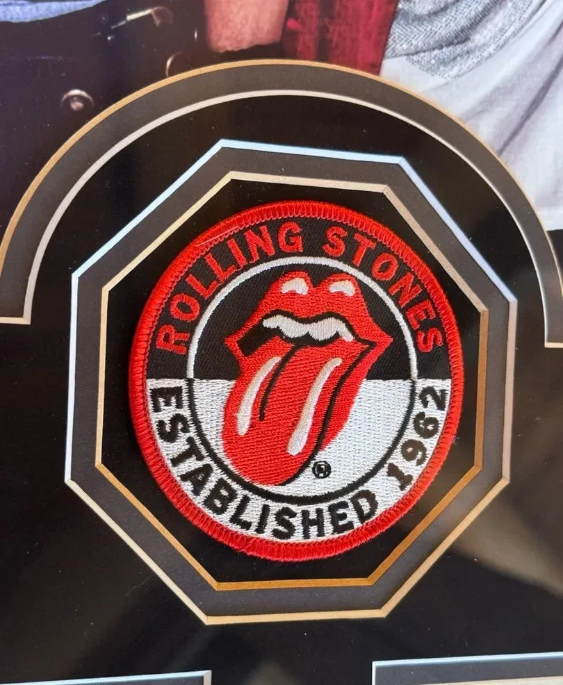 The Rolling Stones Tribute, 22"x26" Glass. Photo, patch and engraved signatures, изображение 2