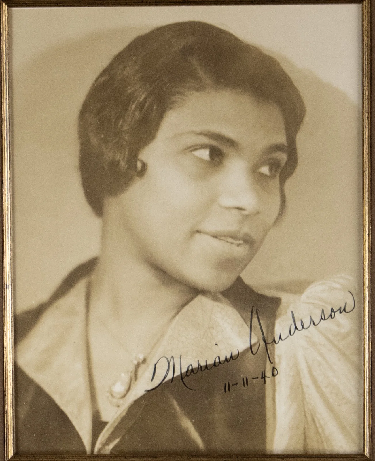 Marian Anderson — MARIAN ANDERSON - AUTOGRAPHED SIGNED PHOTOGRAPH 11/11/1940, image 2