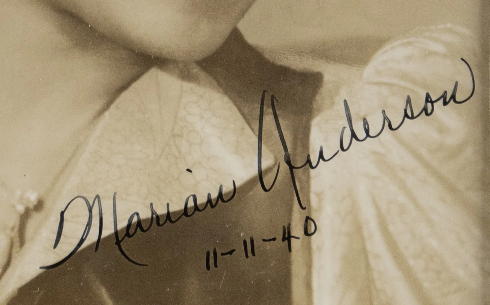 Marian Anderson — MARIAN ANDERSON - AUTOGRAPHED SIGNED PHOTOGRAPH 11/11/1940, image 3
