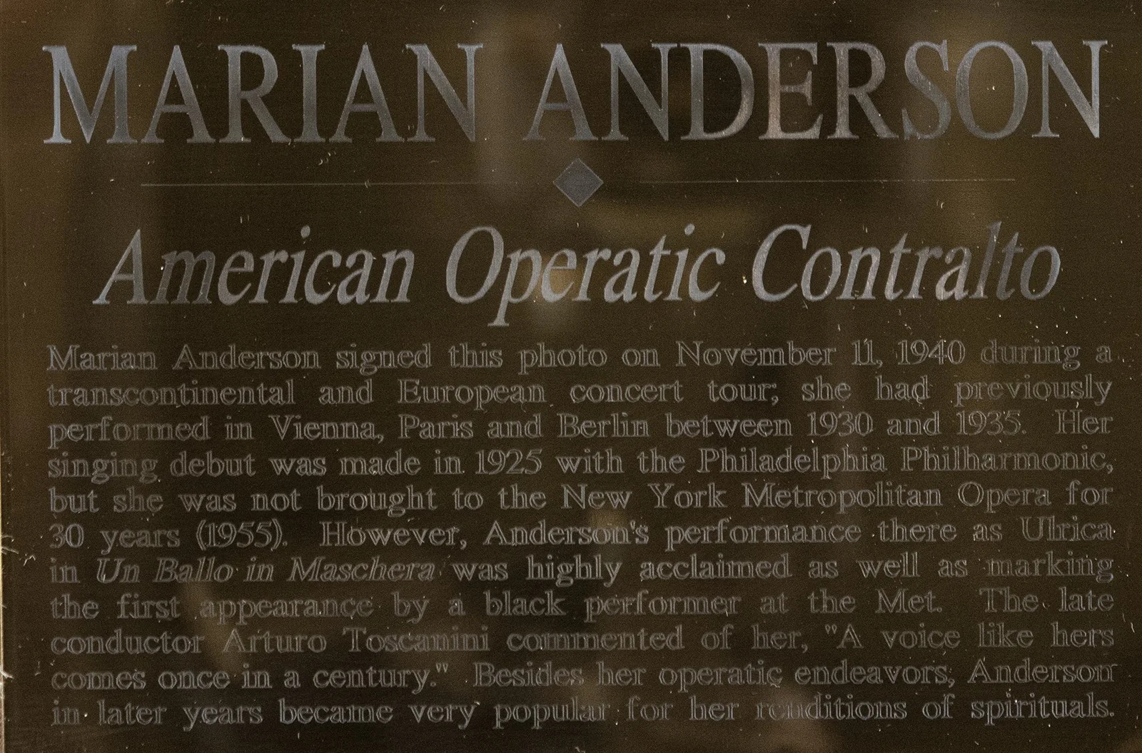 Marian Anderson — MARIAN ANDERSON - AUTOGRAPHED SIGNED PHOTOGRAPH 11/11/1940, image 4