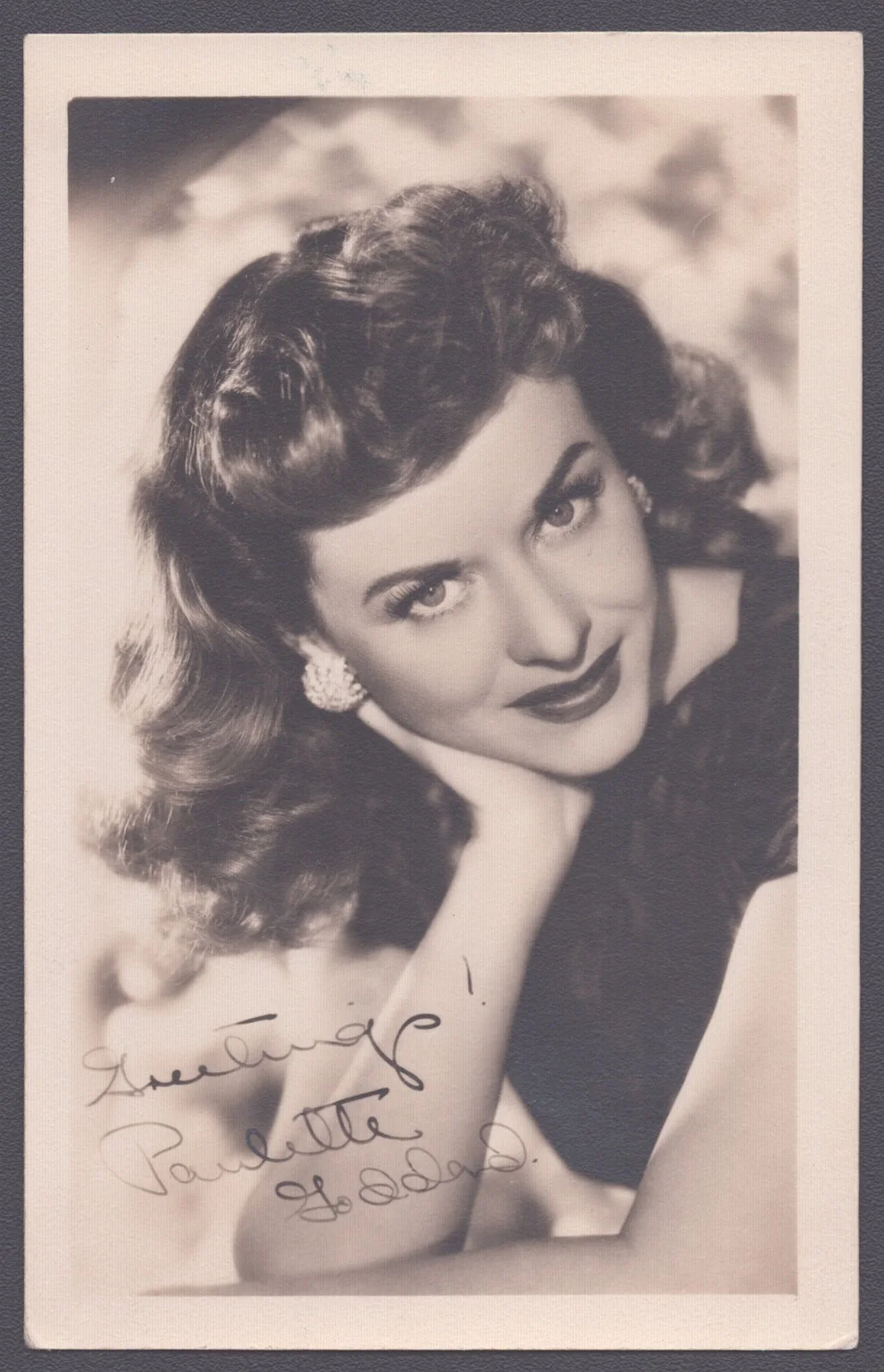 Paulette Goddard — PAULETTE GODDARD - PICTURE POST CARD SIGNED 02/04/1949