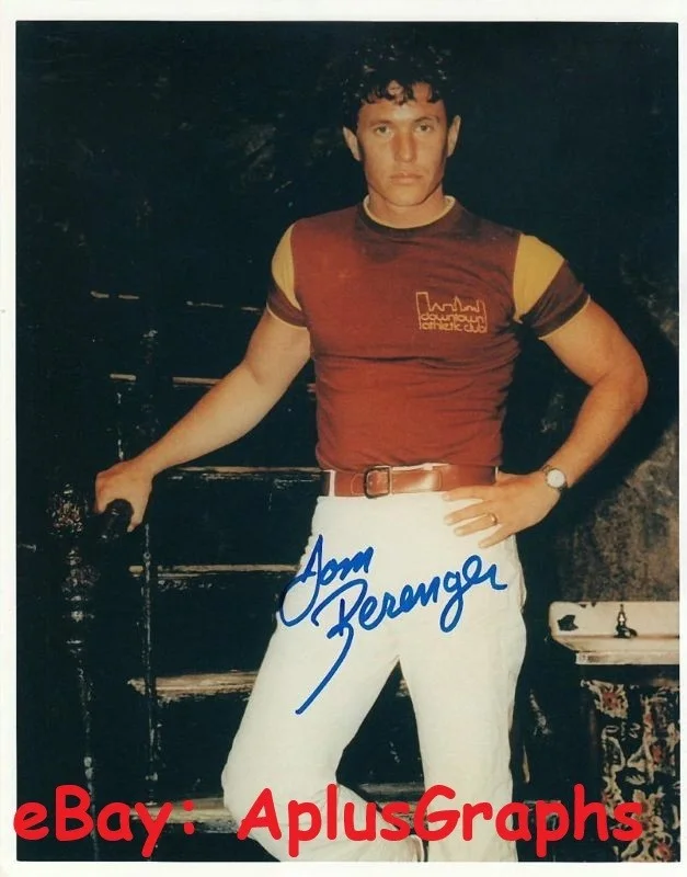 Tom Berenger — TOM BERENGER... Handsome Hunk - SIGNED