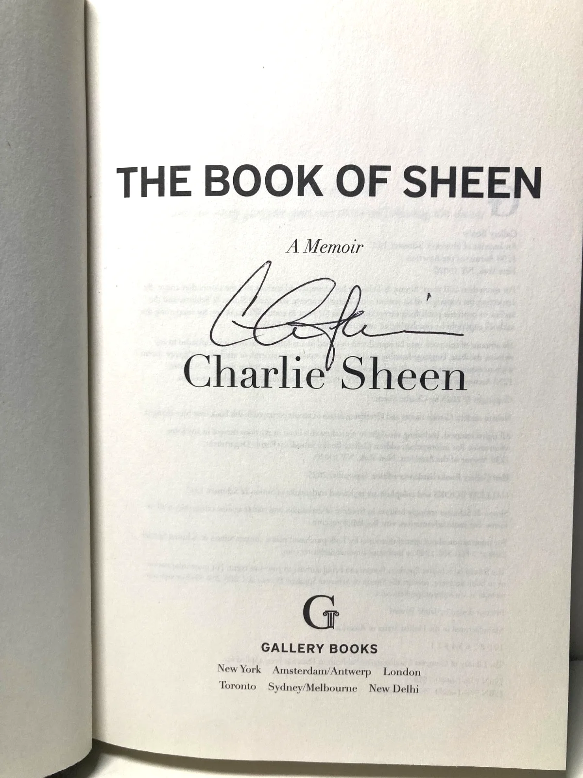 Charlie Sheen — CHARLIE SHEEN Signed Autographed THE BOOK OF SHEEN Hardcover 2005, изображение 2