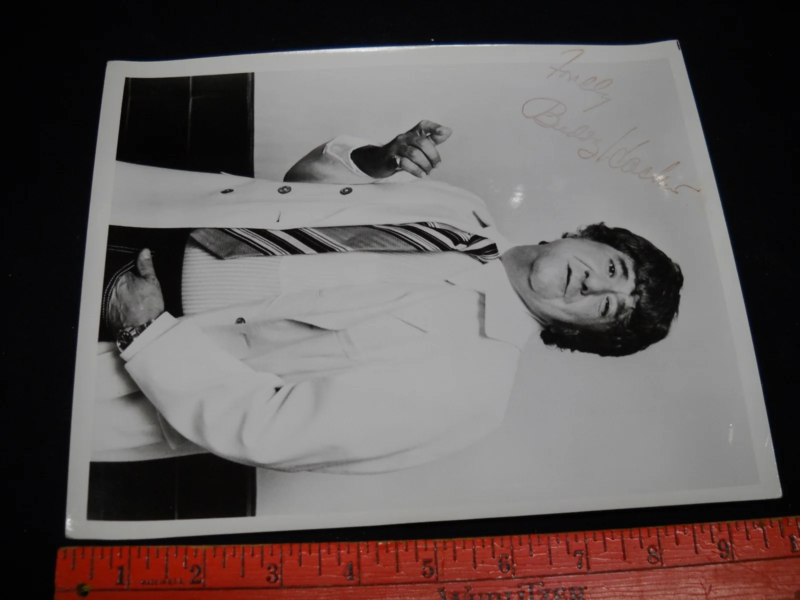 Buddy Hackett — 8x10 Glossy Publicity Photo Signed by Buddy Hackett light creasing bumped corner, изображение 2