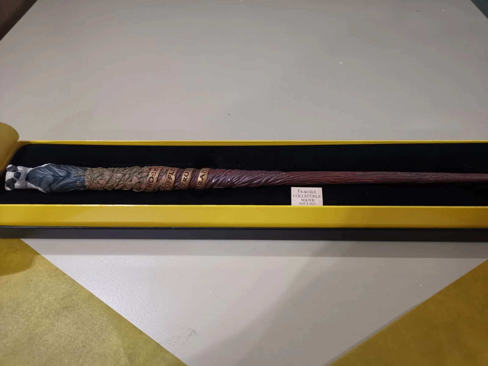 🦡🪄🧙🏻🤓 NEW/RARE Exclusive Harry Potter Hufflepuff Mascot And Traits Wand, image 2