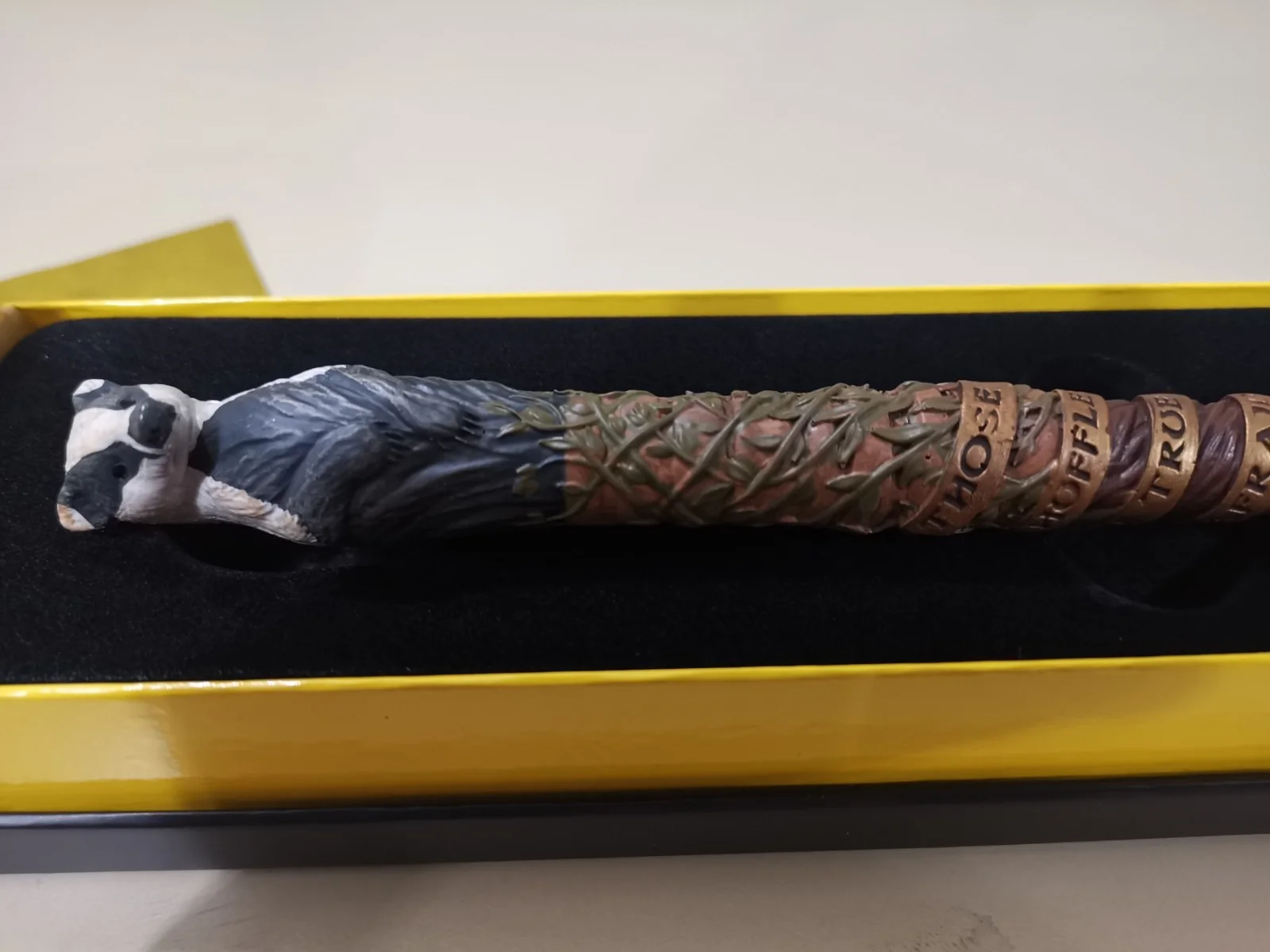 🦡🪄🧙🏻🤓 NEW/RARE Exclusive Harry Potter Hufflepuff Mascot And Traits Wand, image 5