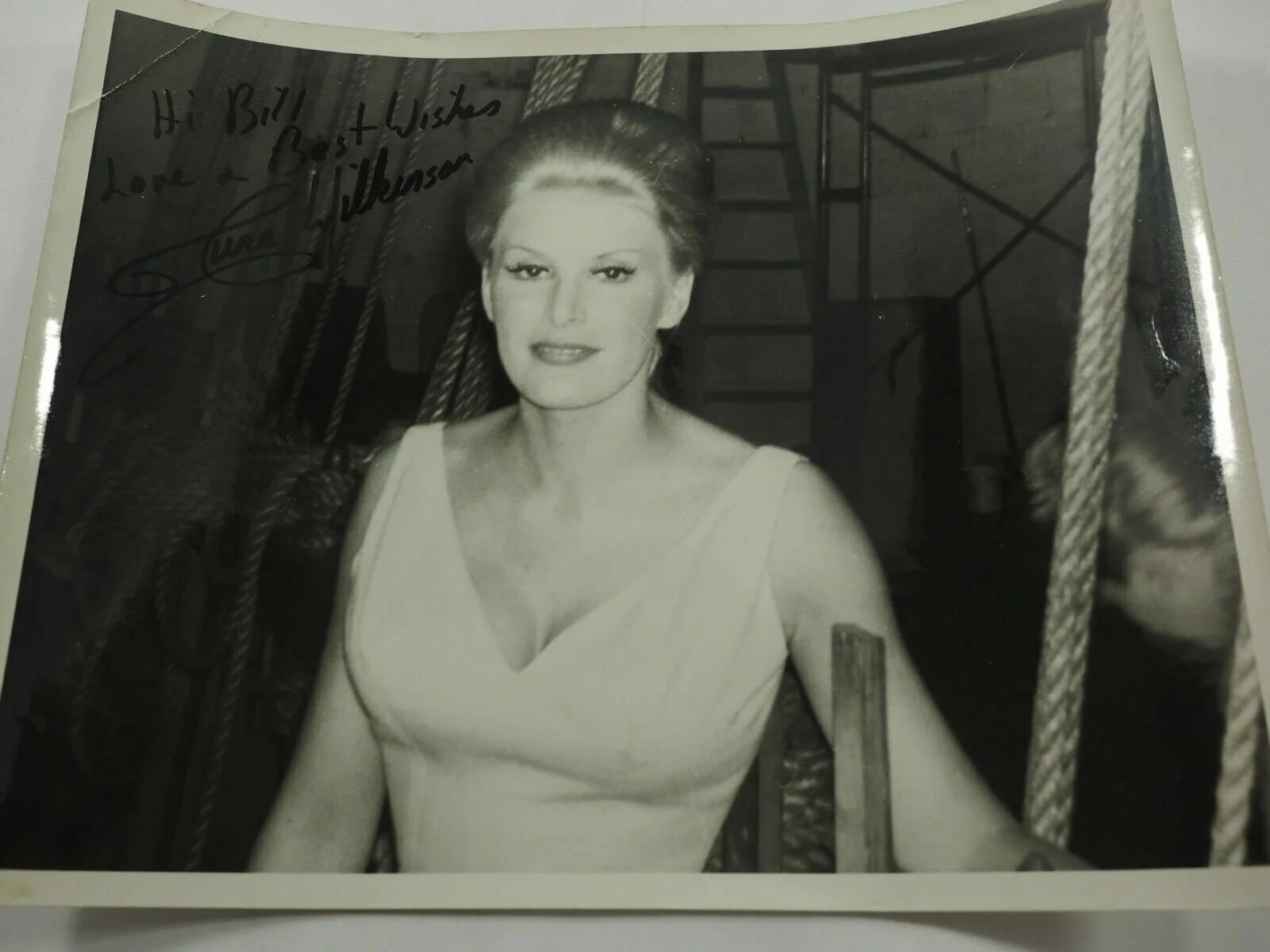 June Wilkinson — June Wilkinson Autographed To Bill Reynolds Bodyguard B&W 8 x 10" Photo, изображение 2
