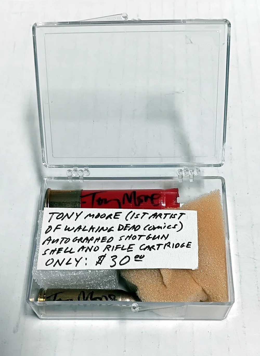 Tony Moore — TONY MOORE 1ST ARTIST ON THE WALKING DEAD AUTOGRAPHED SHELL & CARTRIDGE, изображение 3