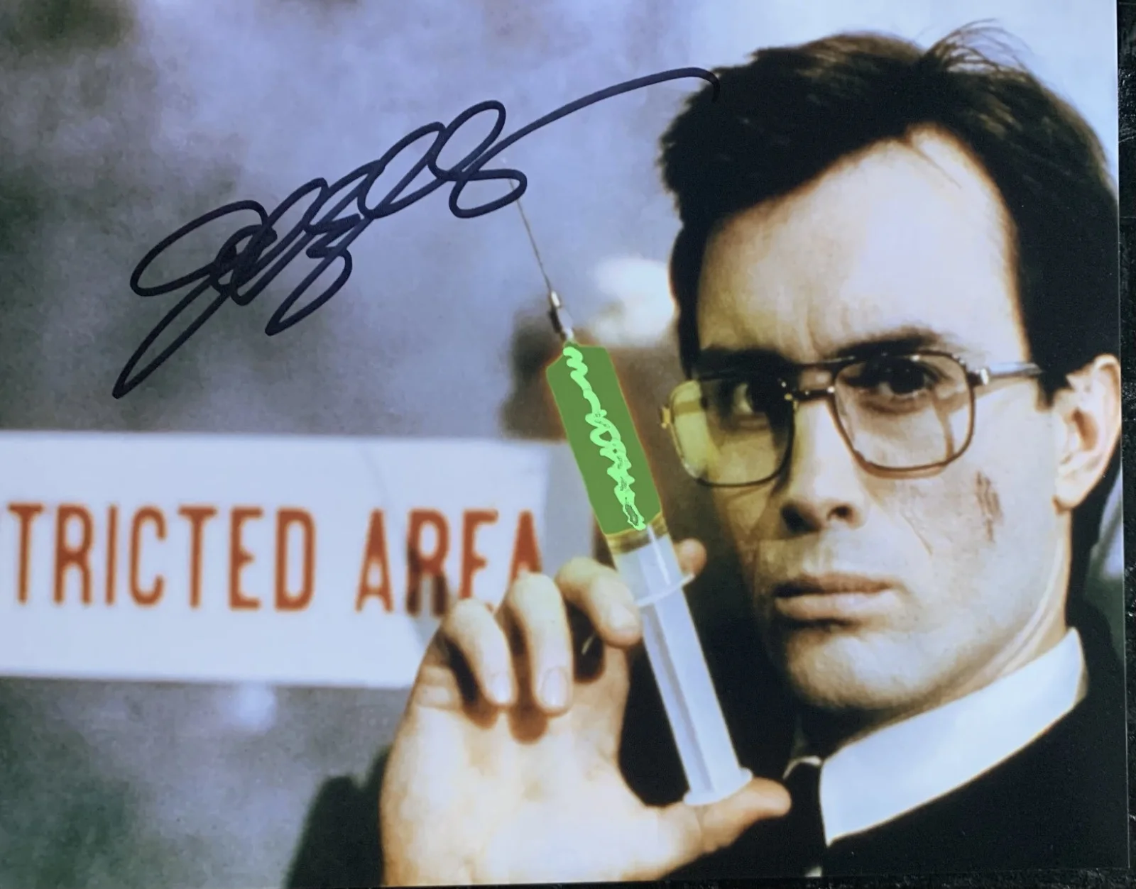 Jeffrey Combs — Jeffrey Combs SIGNED 8x10 Re-Animator Herbert West