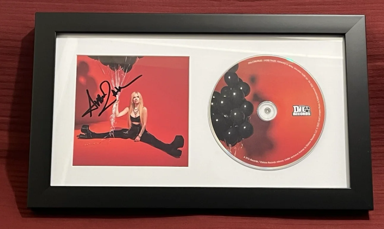 AVRIL LAVIGNE SIGNED & FRAMED LOVE SUX CD DISPLAY AUTOGRAPH COA UNDER MY SKIN C, image 2