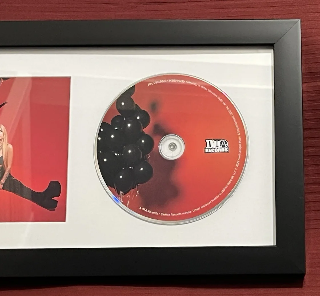AVRIL LAVIGNE SIGNED & FRAMED LOVE SUX CD DISPLAY AUTOGRAPH COA UNDER MY SKIN C, image 4