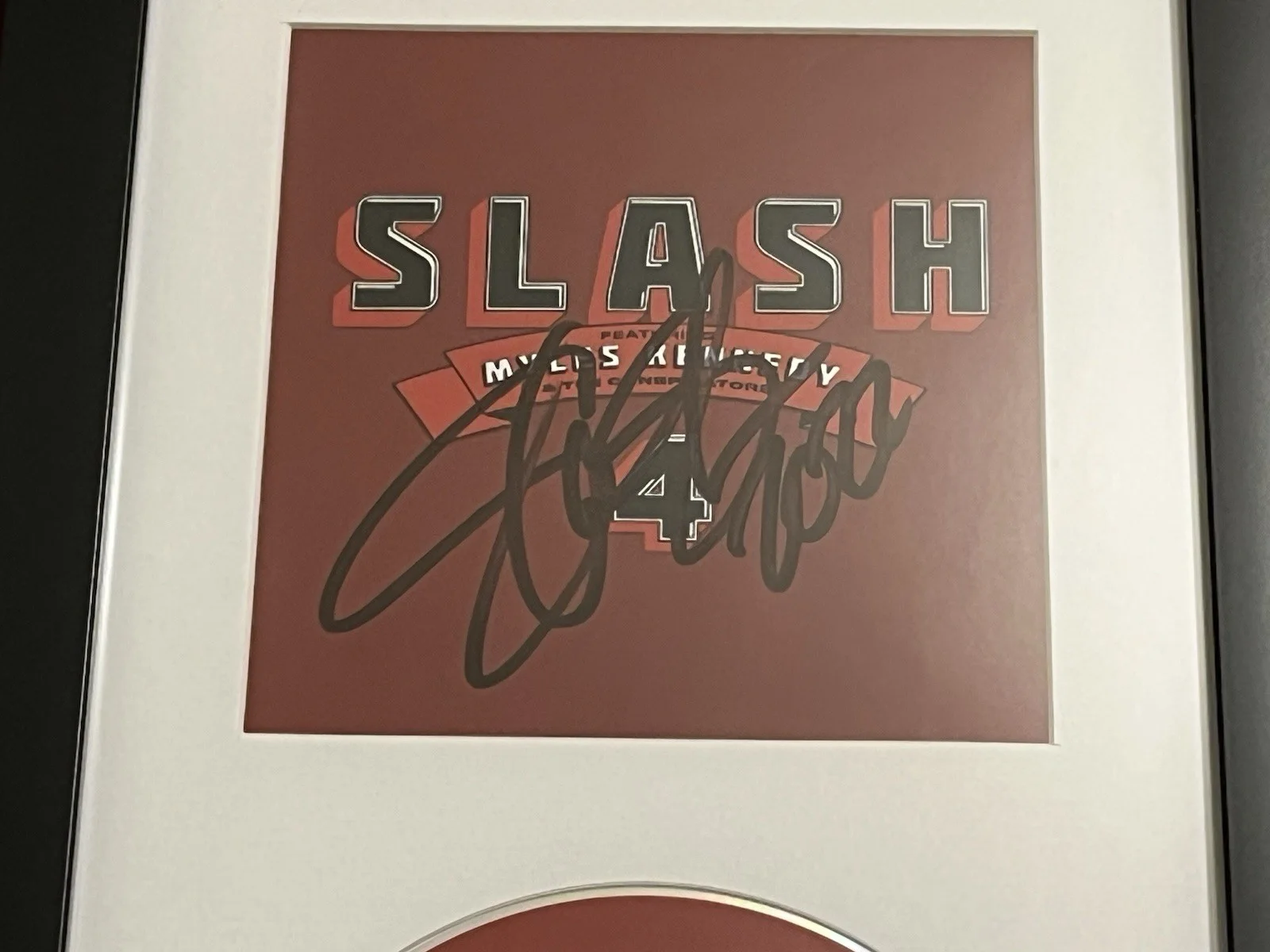 SLASH SIGNED & FRAMED 4 FEAT MYLES KENNEDY CD DISPLAY AUTO COA GUNS N ROSES B, изображение 4