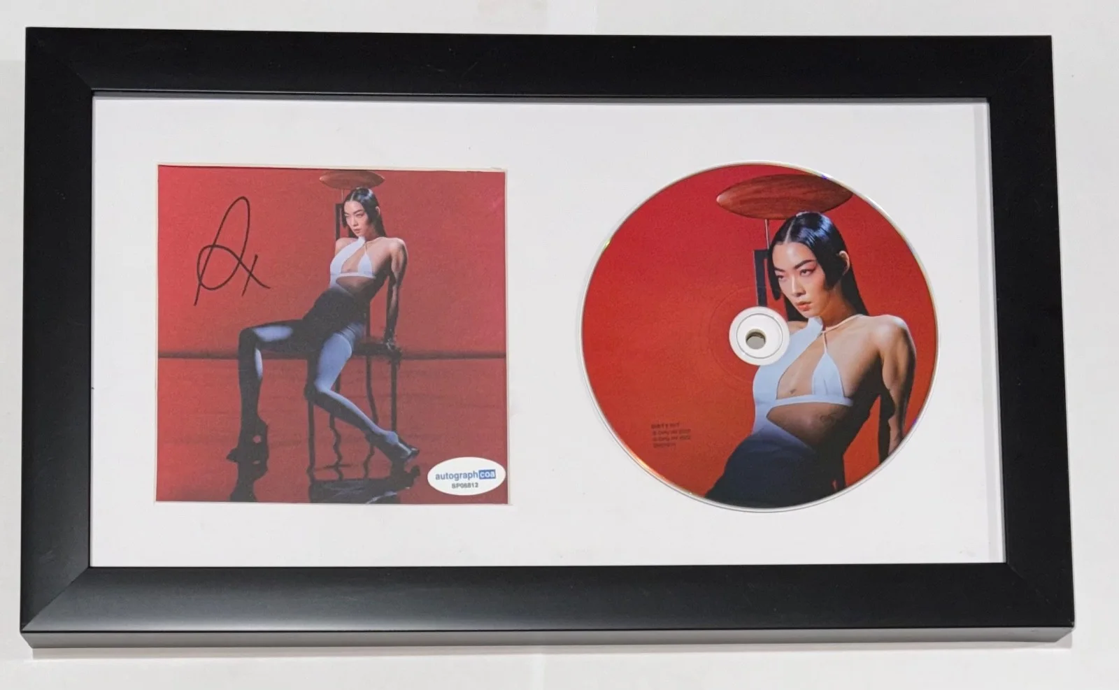 Rina Sawayama Signed Autograph Hold The Girl CD Framed Album Display ACOA COA, изображение 2