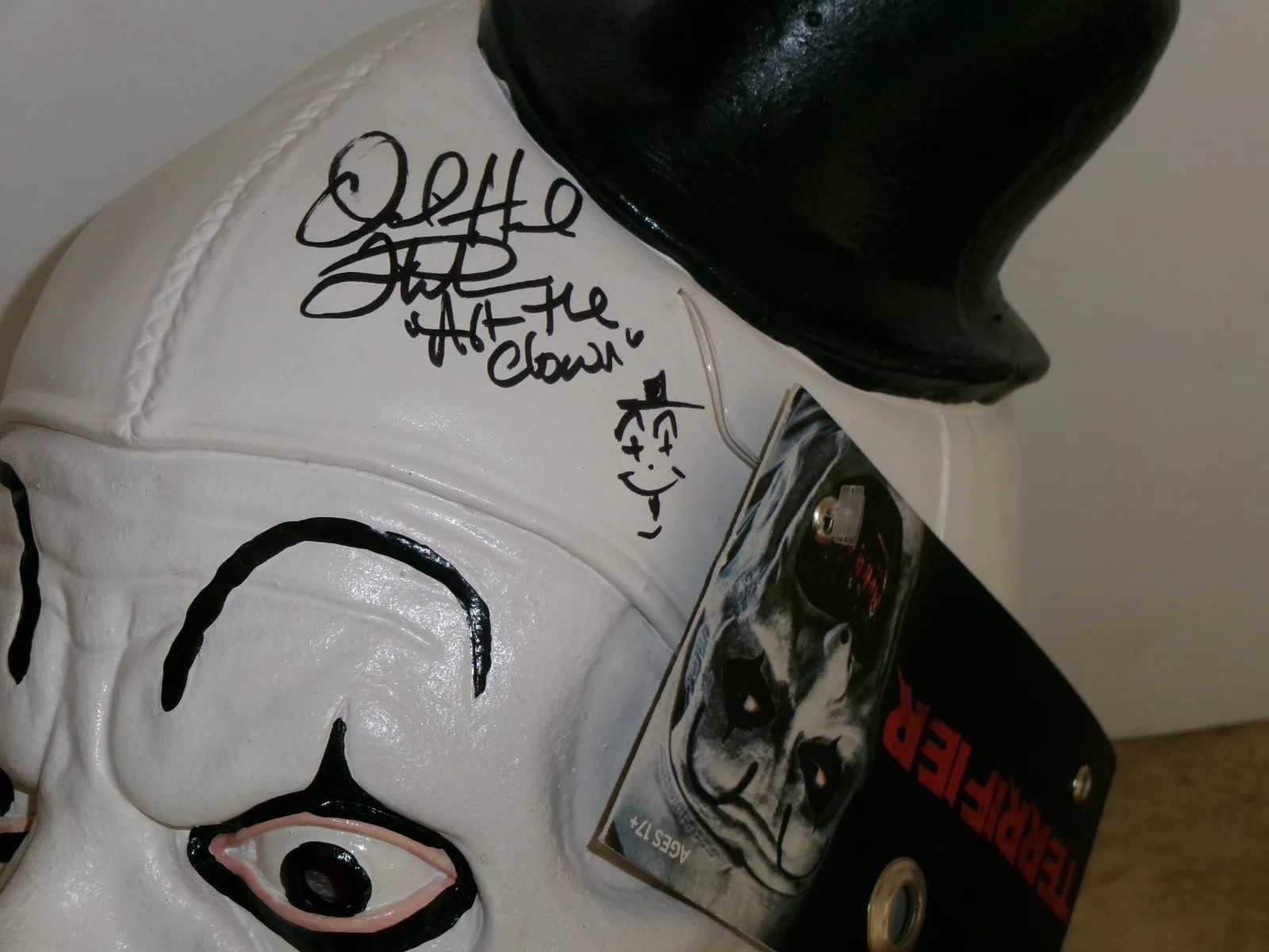 David Howard Thornton — David Howard Thornton Terrifier Art The Clown SIGNED Mask w clown JSA CERT, image 2