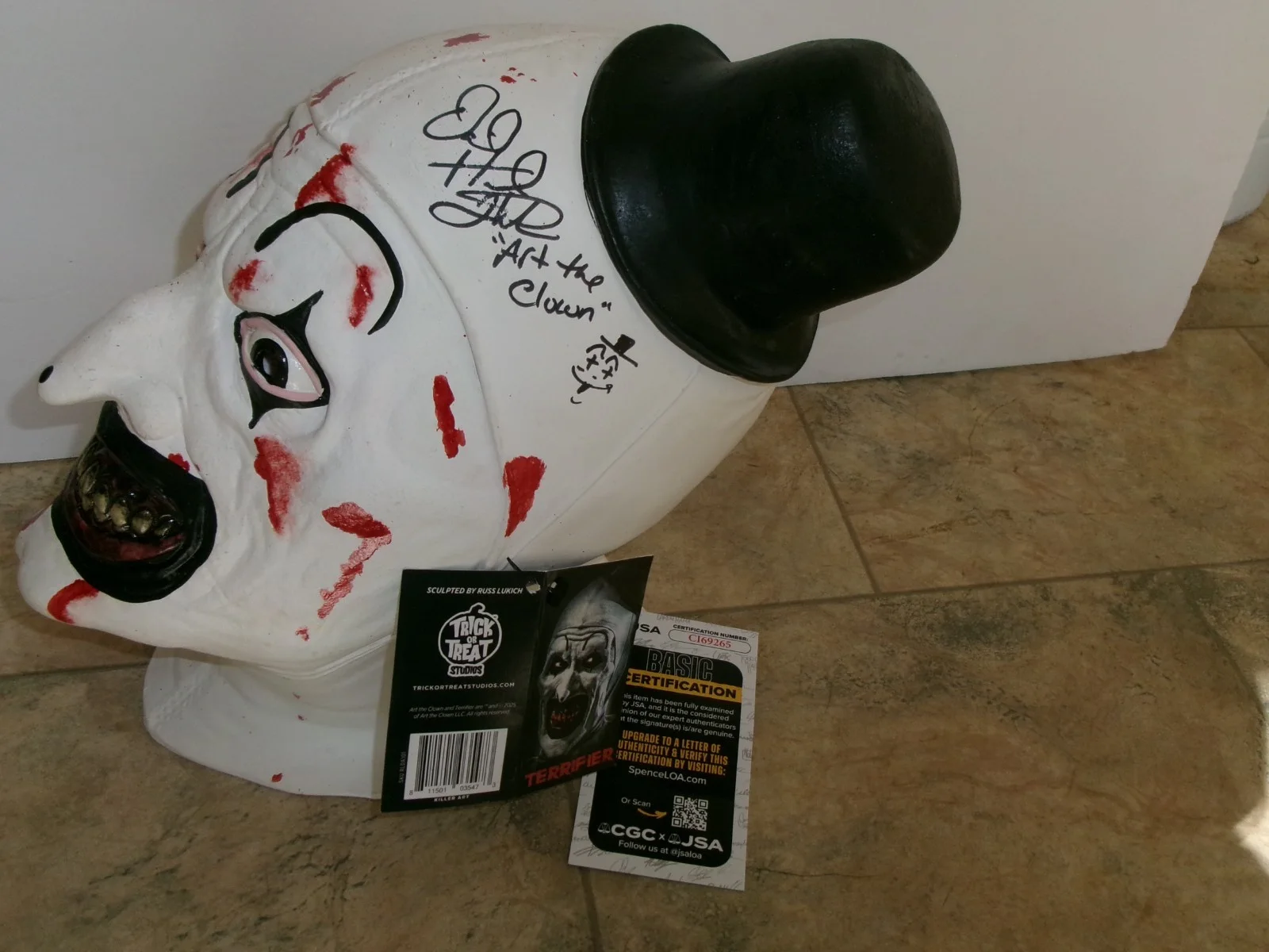 David Howard Thornton — David Howard Thornton Terrifier Art The Clown SIGNED Bloody Mask w clown JSA CER, image 3