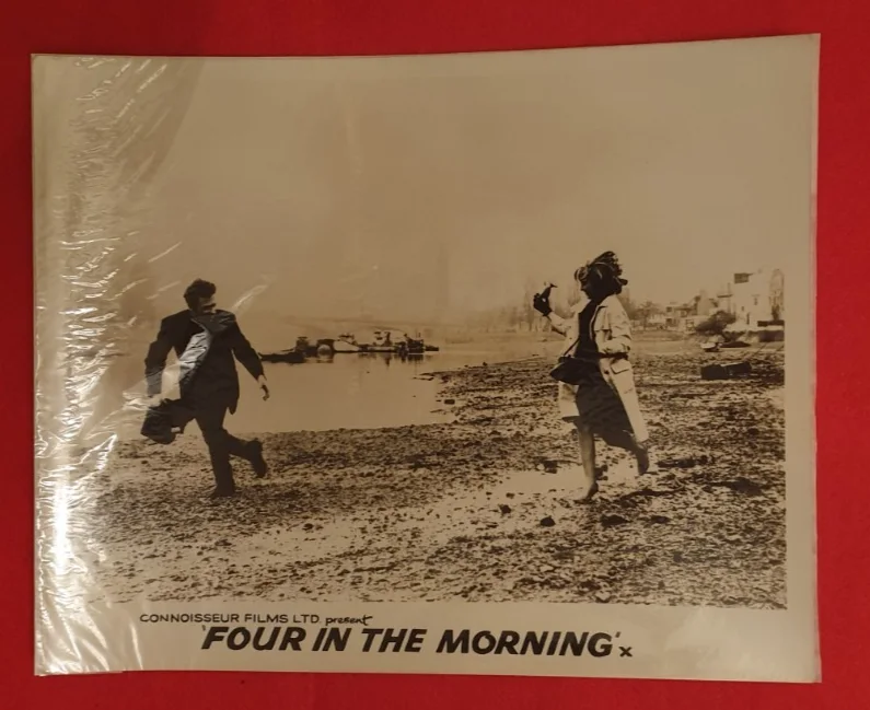 FOUR IN THE MORNING (1965) – VINTAGE 10x8 B&W PRESS STILL – JUDI DENCH, изображение 2
