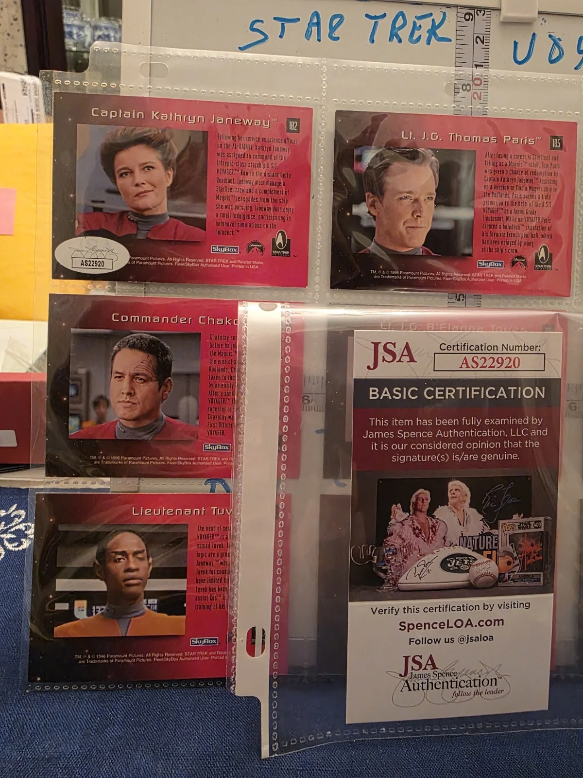 Kate Mulgrew, the rest of the cast — Star Trek: Voyager Cast Autograph Card Set Signed by 9 /Startrek Voyager/JSA, изображение 3