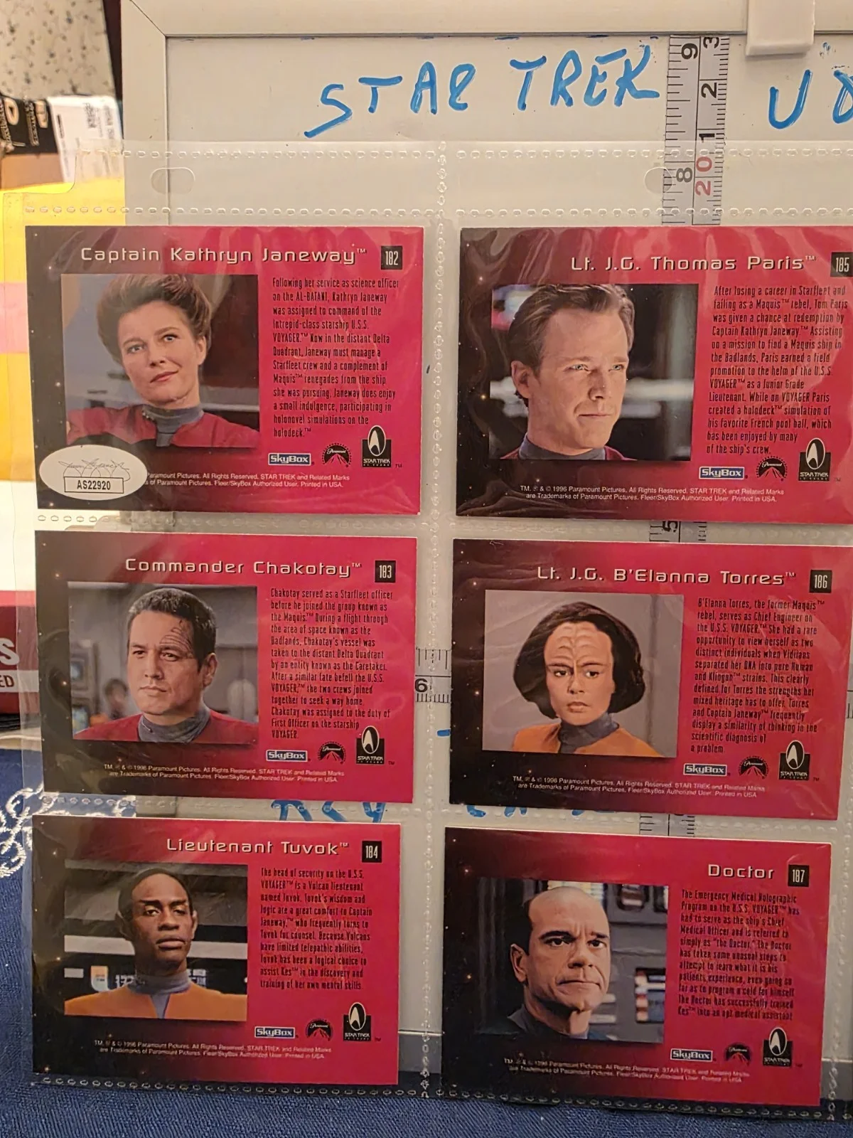 Kate Mulgrew, the rest of the cast — Star Trek: Voyager Cast Autograph Card Set Signed by 9 /Startrek Voyager/JSA, изображение 5