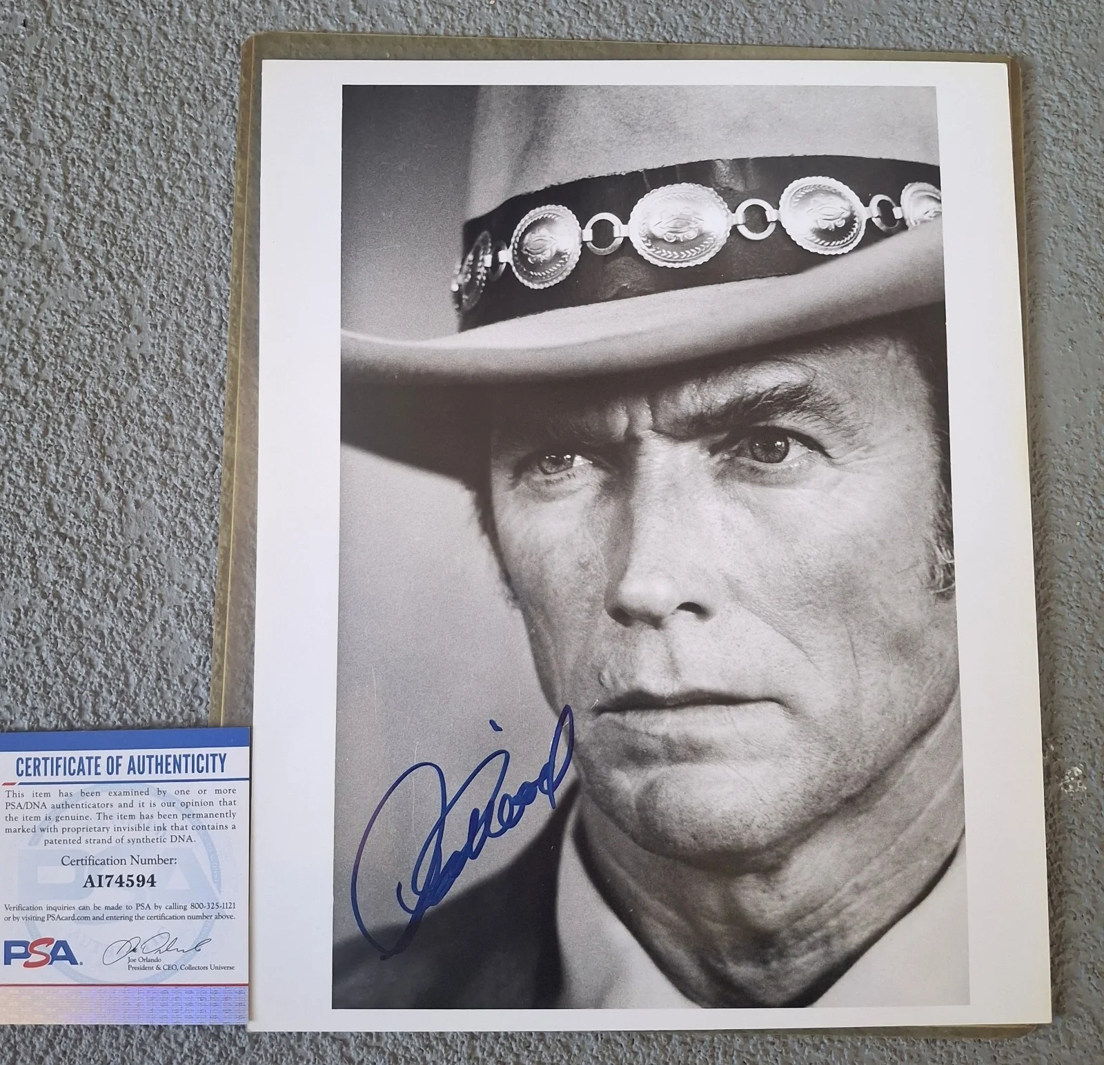 Clint Eastwood — Clint EASTWOOD Signed 8x10" PHOTO #2 PSA/DNA - Bronco Billy, изображение 3