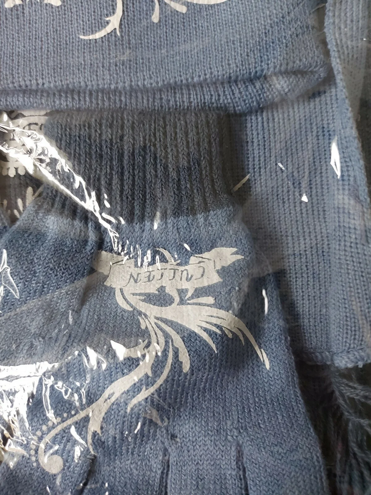 Twilight Cullen Gloves Scarf Hat Set Crest Replica Prop NECA RARE New, изображение 3