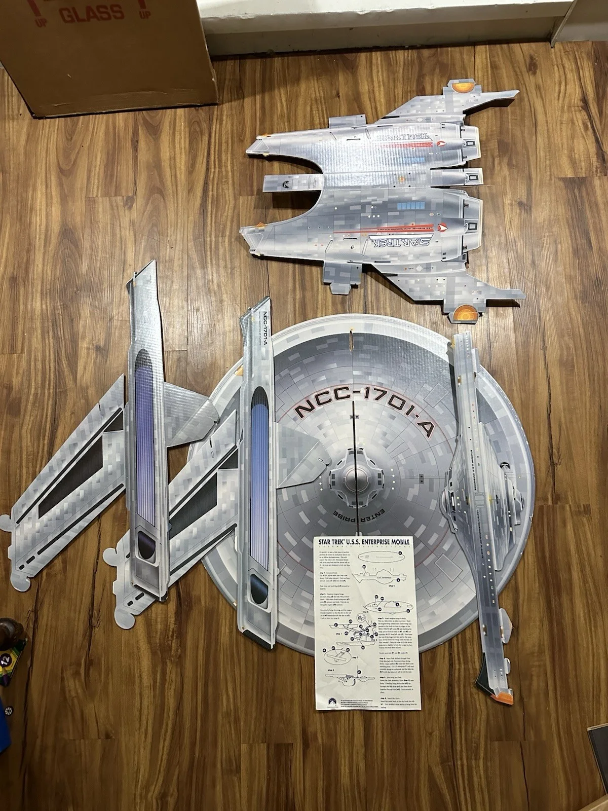 Star Trek: Autographed William Shatner: The Captain w/NCC-1701 Mobile Standee, изображение 3
