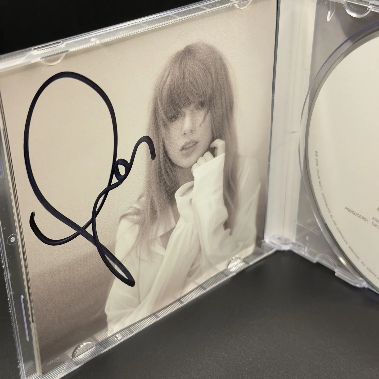 Taylor Swift Tortured Poets Department CD The Manuscript With Hand Signed Photo, изображение 2