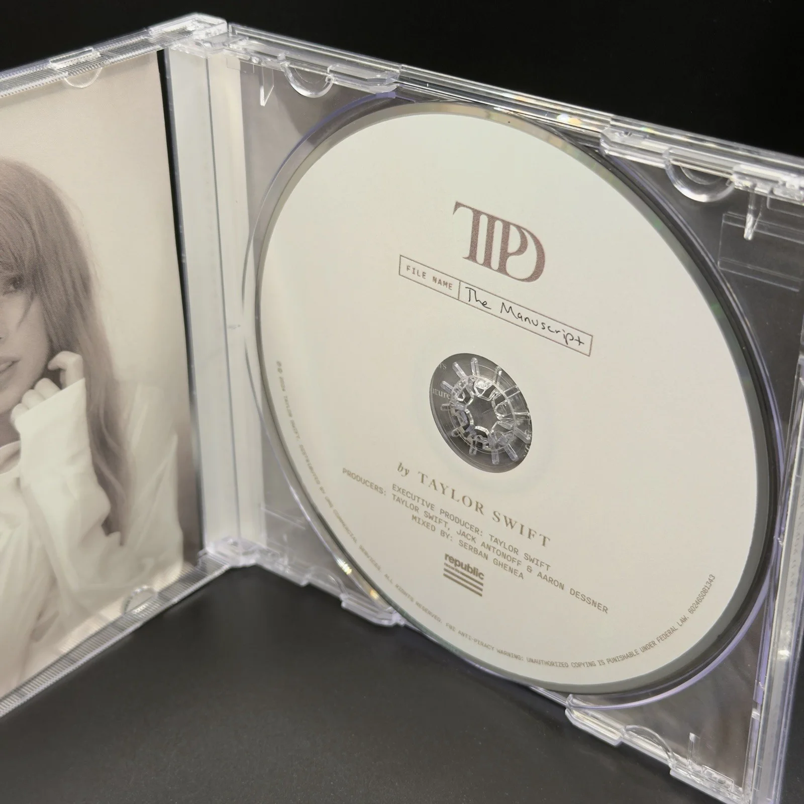Taylor Swift Tortured Poets Department CD The Manuscript With Hand Signed Photo, изображение 5