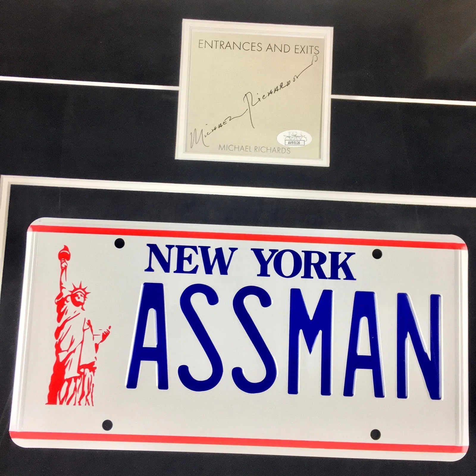 Michael Richards — Seinfeld Cosmo Kramer Michael Richards Signed JSA ASSMAN Prop Plate Framed, image 2