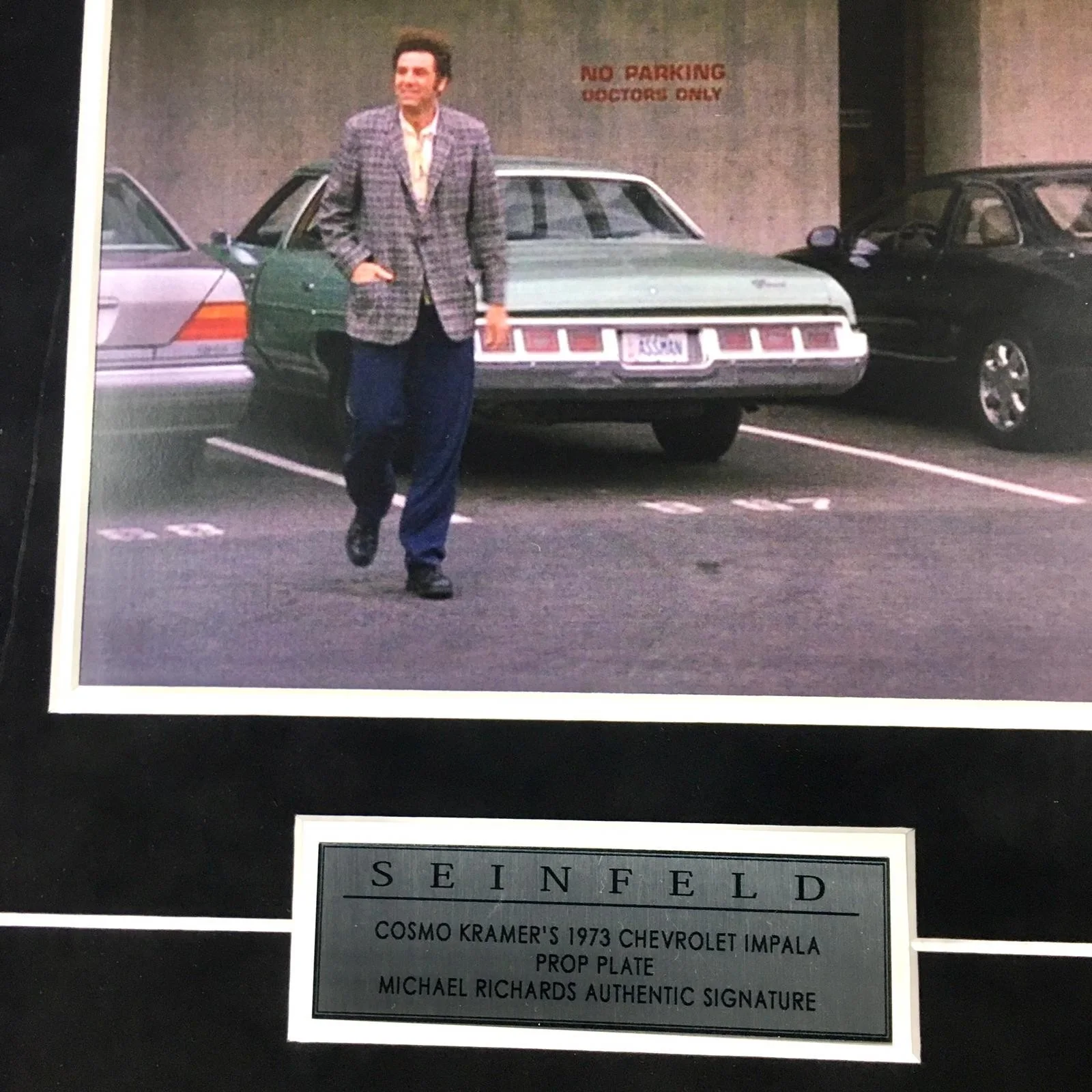 Michael Richards — Seinfeld Cosmo Kramer Michael Richards Signed JSA ASSMAN Prop Plate Framed, image 4