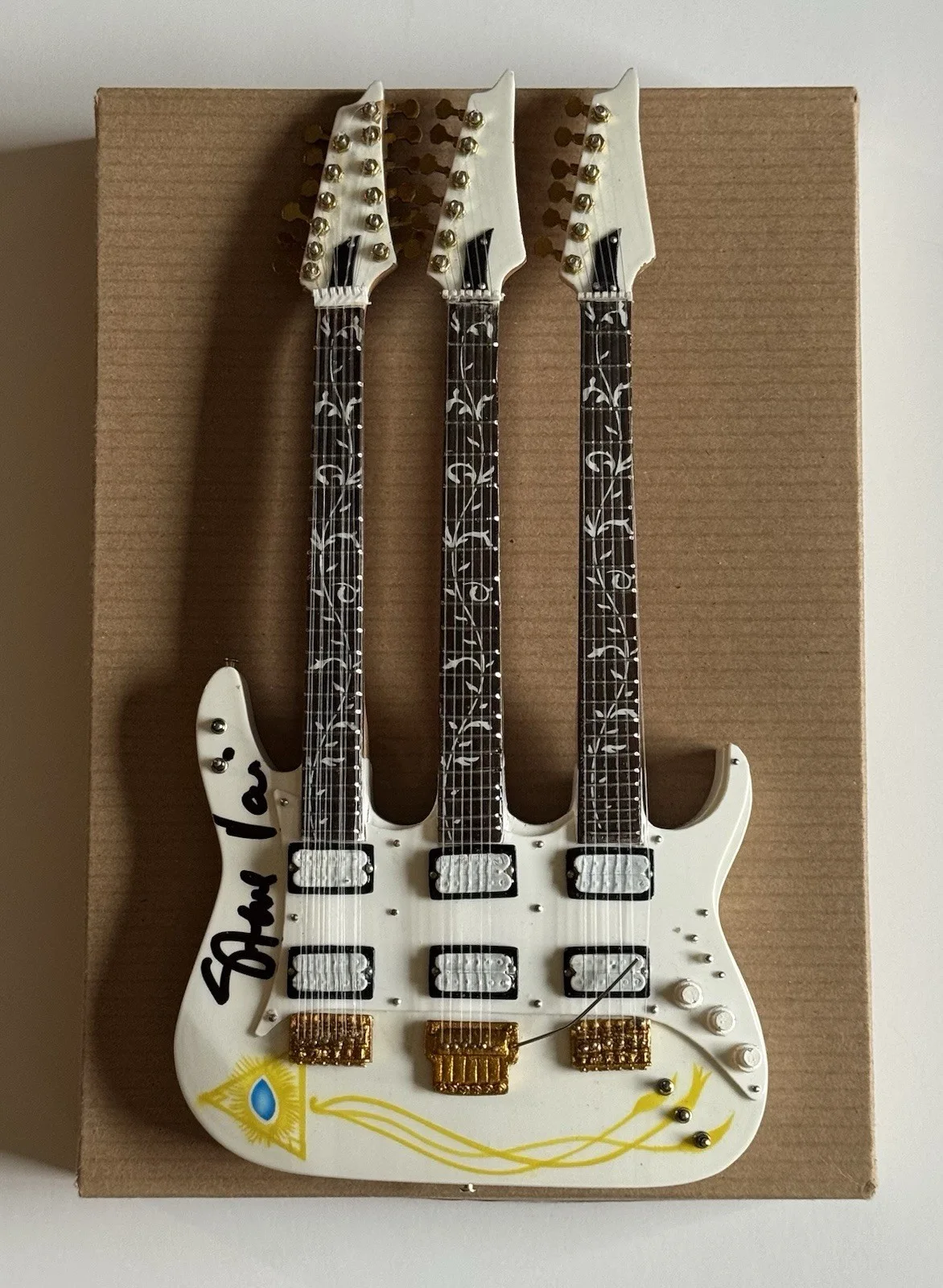 Steve Vai Signed JEM Ibanez Triple-Neck Mini Guitar JSA COA not PSA BAS Beckett, изображение 2