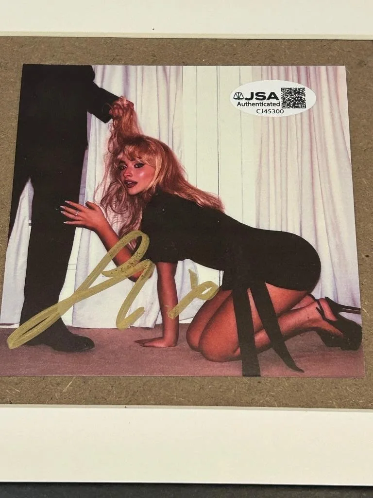 SABRINA CARPENTER — SABRINA CARPENTER MANS BEST FRIEND SEXY CD RARE SIGNED AUTO 7x12 FRAMED JSA COA, image 2
