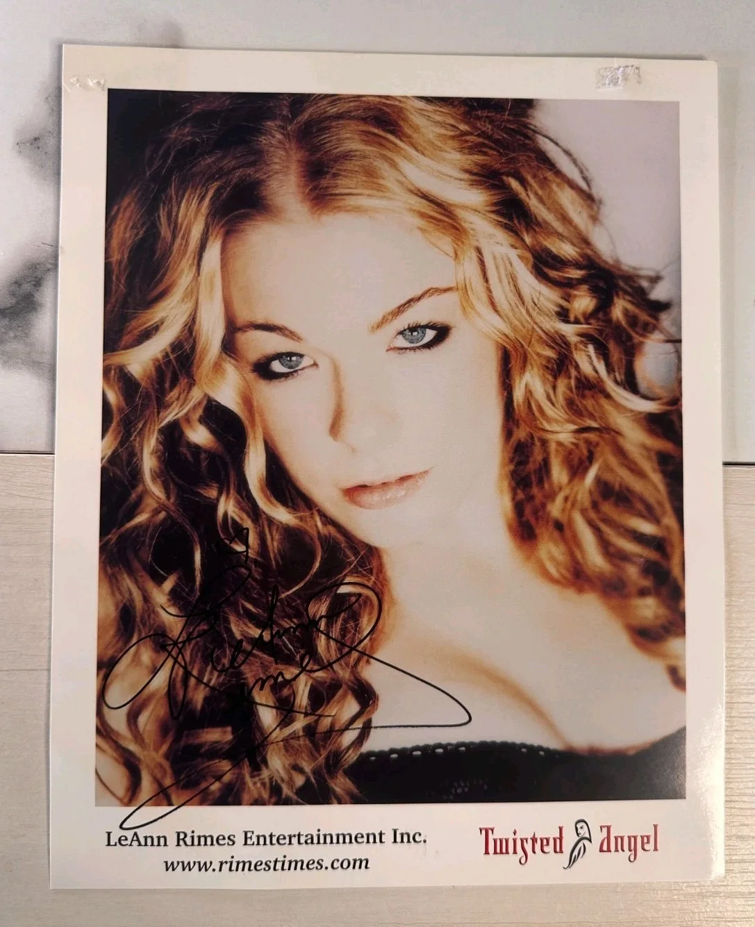 LeAnn Rimes Twisted Angel Promo Photo Printed Autograph 8x10 Collectible, изображение 2